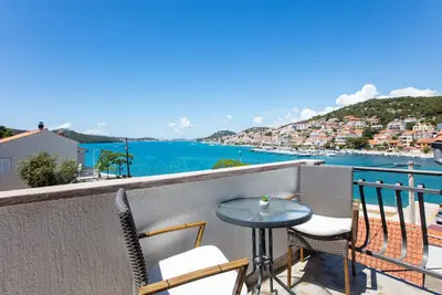 Image de Appartement d'une chambre avec le balcon et la vue sur le mer Tisno, Murter (A-815-e)