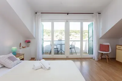 Image de Appartement d'une chambre avec le balcon et la vue sur le mer Tisno, Murter (A-815-b)