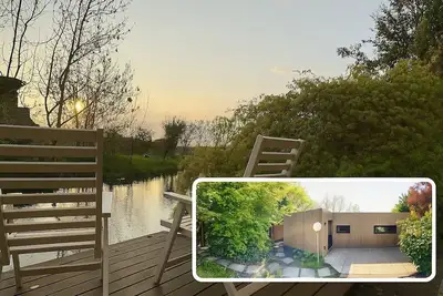 Image de Private Nature Lodge at Dike entouré d'eau