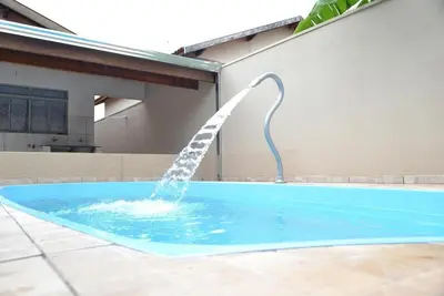 Image de Maison W / Piscine Chauffee. Solaire, Air Cond, Wifi Et Tv Avec Netflix! Sleeps 13 Personnes