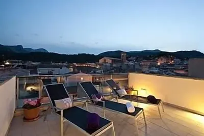 Image de Terrasse ensoleillée sur le toit dans des penthouses de haute qualité à distance de marche