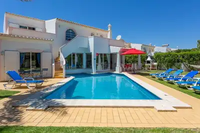 Image de Villa de 3 chambres près de Gale