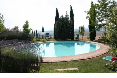 Image de Maison individuelle avec piscine et jardin, au sommet d'une colline avec vue sur Sienne all'orizzo