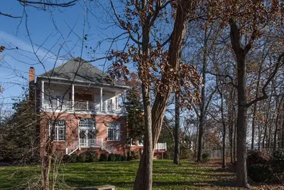 Image de Mount Vernon 5kSF maison de bord de la rivière w / 10 lits, 5. 5 salles de bains, 6 chambres à coucher, 12 invités