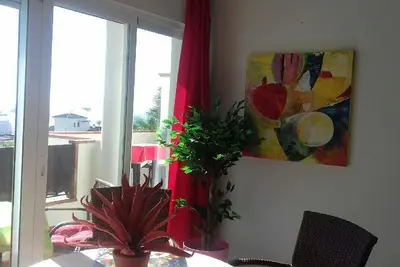 Image de maison Ă 100 m de la plage avec vue sur la mer