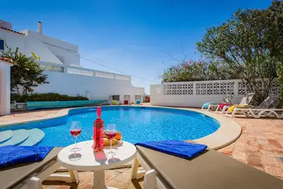 Maison de ville idéale avec 5 chambres et piscine privée chauffable - pas besoin de voiture de location