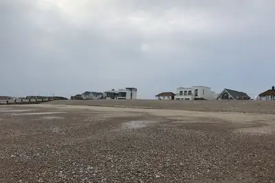 Image de Grande cambrure de caravane de 3 chambres Ă 20 minutes de Dungerness