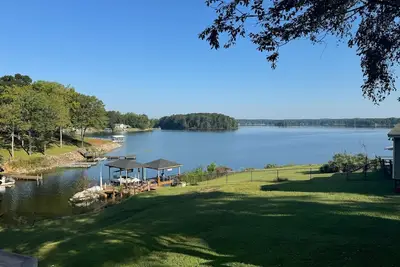 Image de Lake Front 5 Bedroom Home sur le magnifique lac Wateree.