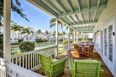 Image de Boater`s Dream # 8 ~ Mkb7 ~ Spacieux 3 chambres 2. 5 salles de bain avec glissement de bateau dans Coral Lagoon