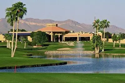 Image de Belle communauté fermée de terrain de golf avec putting green privé (piscine / bain à remous)!