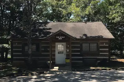 Image de Wolf Den Cabin de Pomme de Terre
