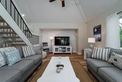 Image de Spinnaker 2br / 2ba! Great Beach Location! Cartes d'agrément! Animaux acceptés!