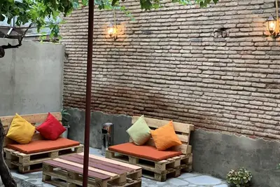 Image de Old City Yard Apartment