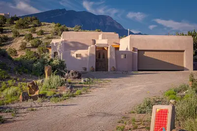 Image de Vues sur les montagnes, couchers de soleil spectaculaires et chevaux sauvages!