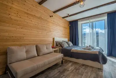 Image de Appartement décoré avec beaucoup de bois, avec vue imprenable sur la montagne