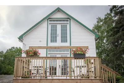 Image de Paisible et proche des vignobles dans le sud du comté. À seulement 15 minutes de la ville