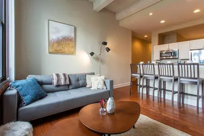 Image de Designer 2 Br ⭐ Gym Par marché italien BonVoyage