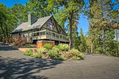 Image de Lodge personnalisé de luxe privé avec la meilleure vue sur le lac Shasta et les cavernes de Shasta