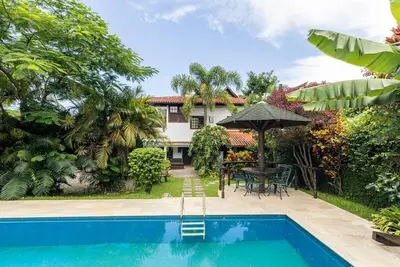 Image de Belle maison d'excellent niveau et confort, avec piscine, barbecue et jardin.