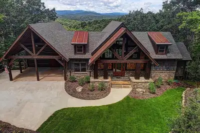 Image de Cabine neuve avec de magnifiques couchers de soleil! Près du centre-ville de Blue Ridge!