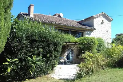 Image de Gite \" le romarin \" en quercy piscine et terrain de tennis