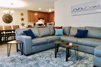 Image de Ferme Fresh. . . Nouvellement RÉNOVÉ 2 Br / 2ba minutes de Uga et du centre-ville.