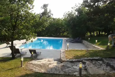 Image de La Poncette, Provencal mas with large garden and private pool in the Luberon.