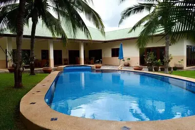 Grande villa avec piscine 10 pax Shr001
