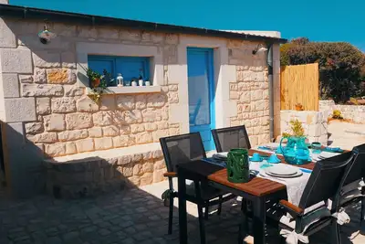 Image de Cottage niché dans la garrigue méditerranéenne, à deux pas de la mer
