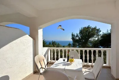 Image de Garçonnière avec la terrasse et la vue sur le mer Ivan Dolac, Hvar (As-17778-d)