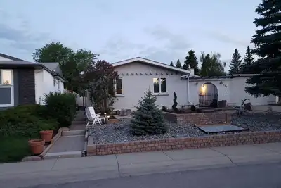 Image de Idéal meublé et lumineux intérieur conforme à la suite légale conforme.