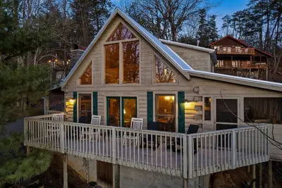 Image de Nouvelle inscription spéciale! Pigeon Forge Gsmnp Hot Tub WiFi 2br 2 Ba