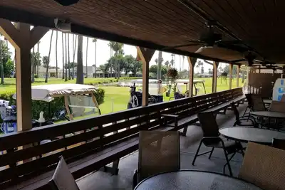 Image de Très privé, maison individuelle, terrain de golf communautaire!