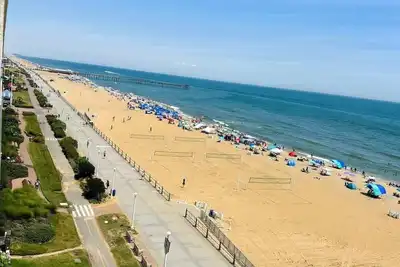 Image de Virginia Beach Oceanfront Condo - directement sur la promenade!