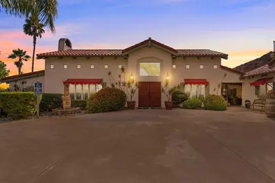 Image de Wine in Doubt, Catch a Red I - Active Winery Home
