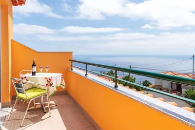 Image de Guadalupana House, vue magnifique sur la mer et les montagnes