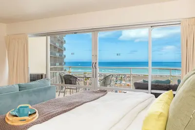 Image de Ocean View Condo Ilikai avec cuisine complète et des tonnes de commodités!