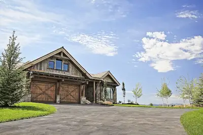 Image de Luxury View Lodge sur le Signature 8th Hole at Tributary