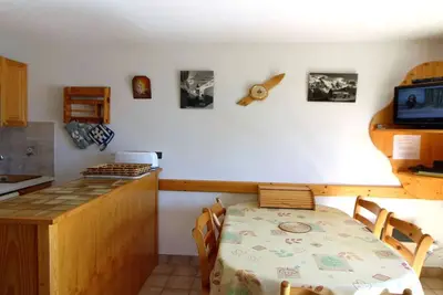 Image de Studio confort à Champagny avec balcon, casier à skis, animaux admis