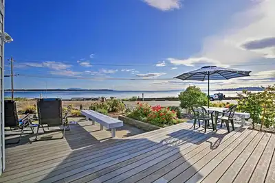 Image de Nouveau! Birch Bay Waterfront Home - Étapes de la plage!