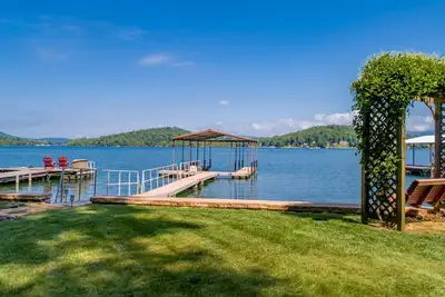 Image de Chatuge Lakefront Home, Premium Lot avec vue imprenable sur le lac et Mtn 5 min de la ville