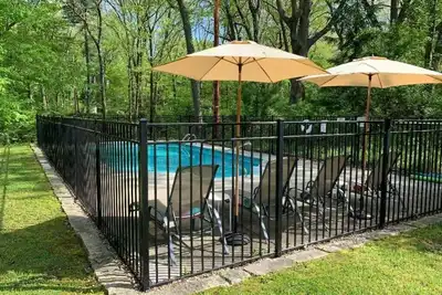 Image de Nouvellement inscrit et ouvert pour 2020, cinq nuits minimum d'été! Union Pier Home avec piscine chauffée privée!