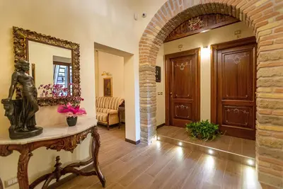 Image de Kings Home In Rome est un appartement du XIXe siècle situé sur la Piazza Vittorio Emanuele Ii.