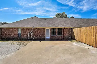 Image de Nouveau! Granbury Studio - 10 minutes de la ville + le lac!