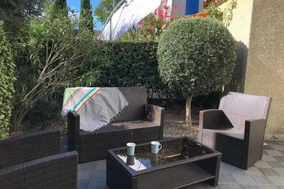 Image de Maison avec piscine au pied des remparts /House with swimming pool