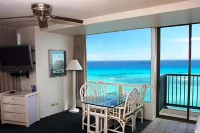 Image de Waikiki Beach - Condos de vacances de 2 chambres à coucher. . . . Idéal dans le centre-ville