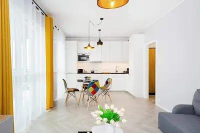 Rondo Wiatraczna | Large Apartment | Desk