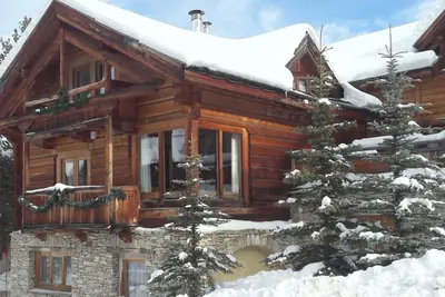 Image de Chalet bois massif, 135 m2 en duplex, volumes généreux, ambiance soignée et cosy