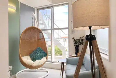 Image de Immeuble affrété par Senanami sur le terrain Front Condominium avec barbecue, vue sur l'océan, près de la plage.