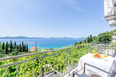 Image de Apartments Cypress Sea Cove - Studio Premium avec balcon et vue sur la mer (A2)
